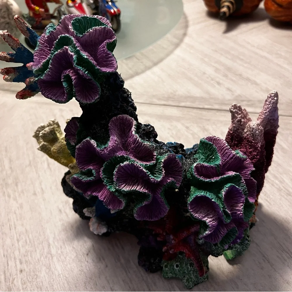 Aquarium Coral decor-Resin-colorful accent -12”x11”,5”deep-like new
